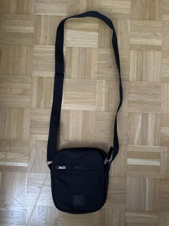 Umhängetasche schwarz Unisex neuwertig