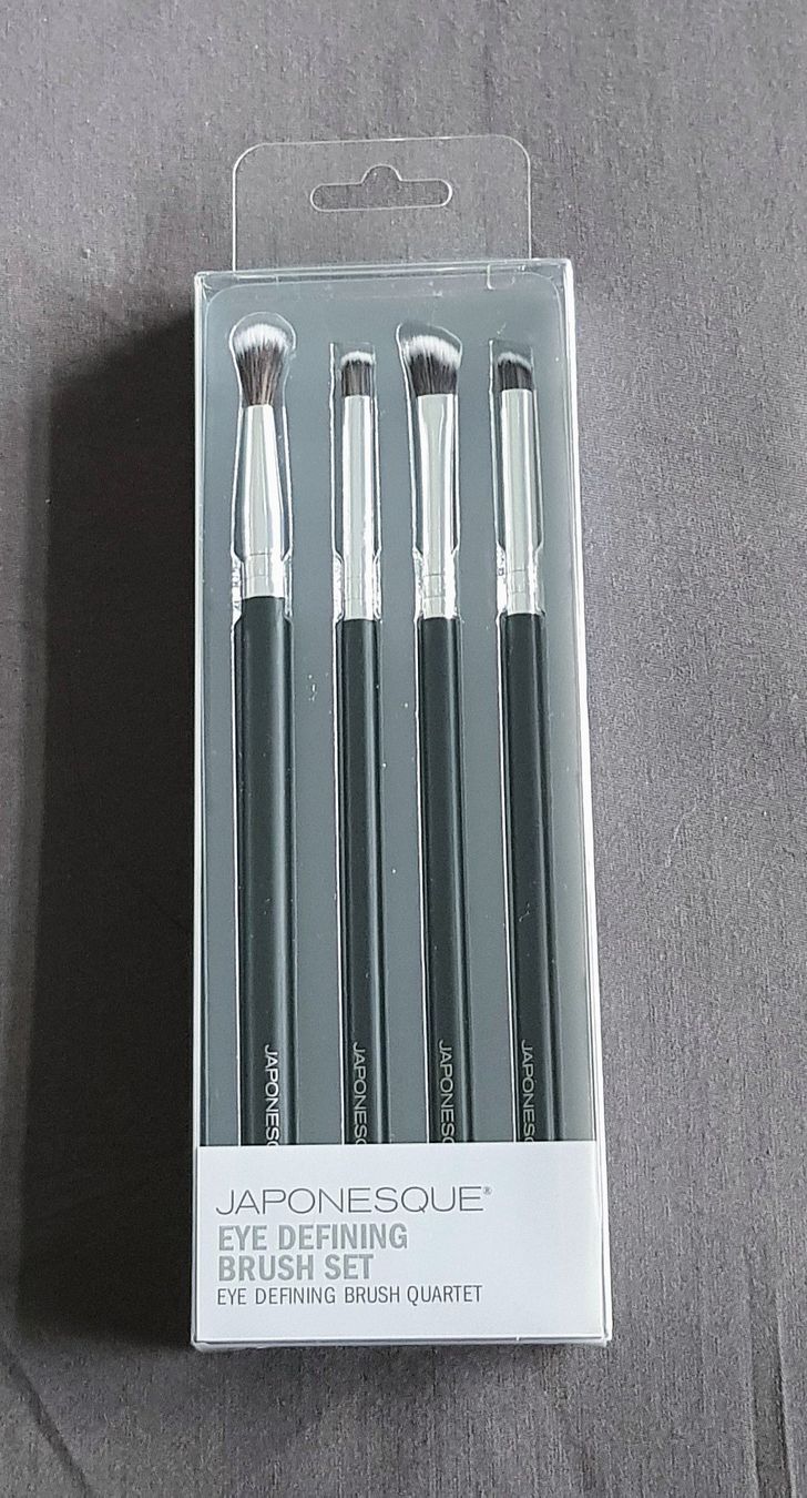 Maquillage: Set de pinceaux – Neuf avec emballage d'origine à Nyon par ana_spw2