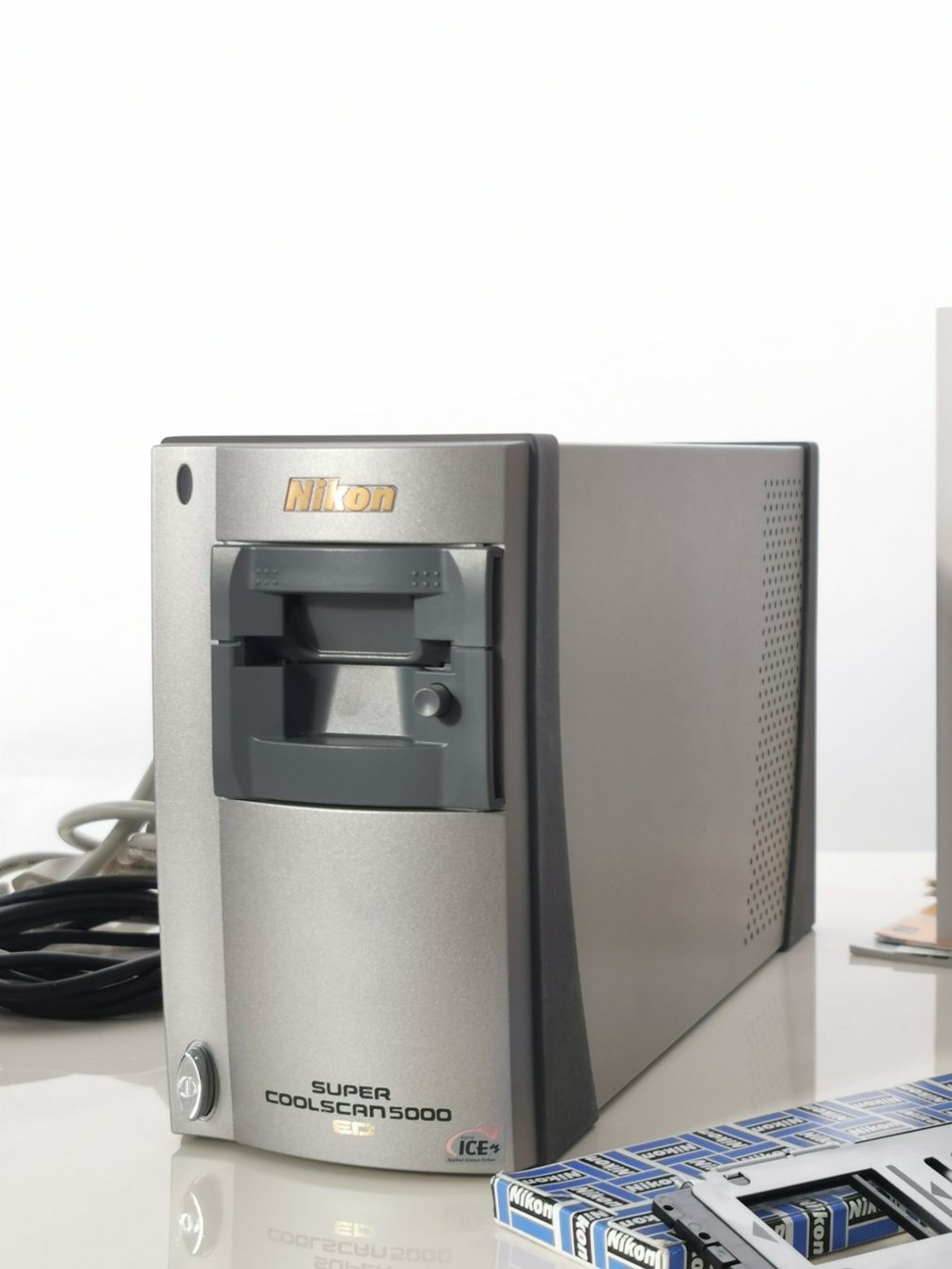 Scanner: Nikon Super Coolscan LS-5000 ED Film Scanner – Gebraucht aus Genève von  1