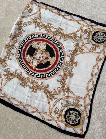 Foulard imprimé baroque neuf