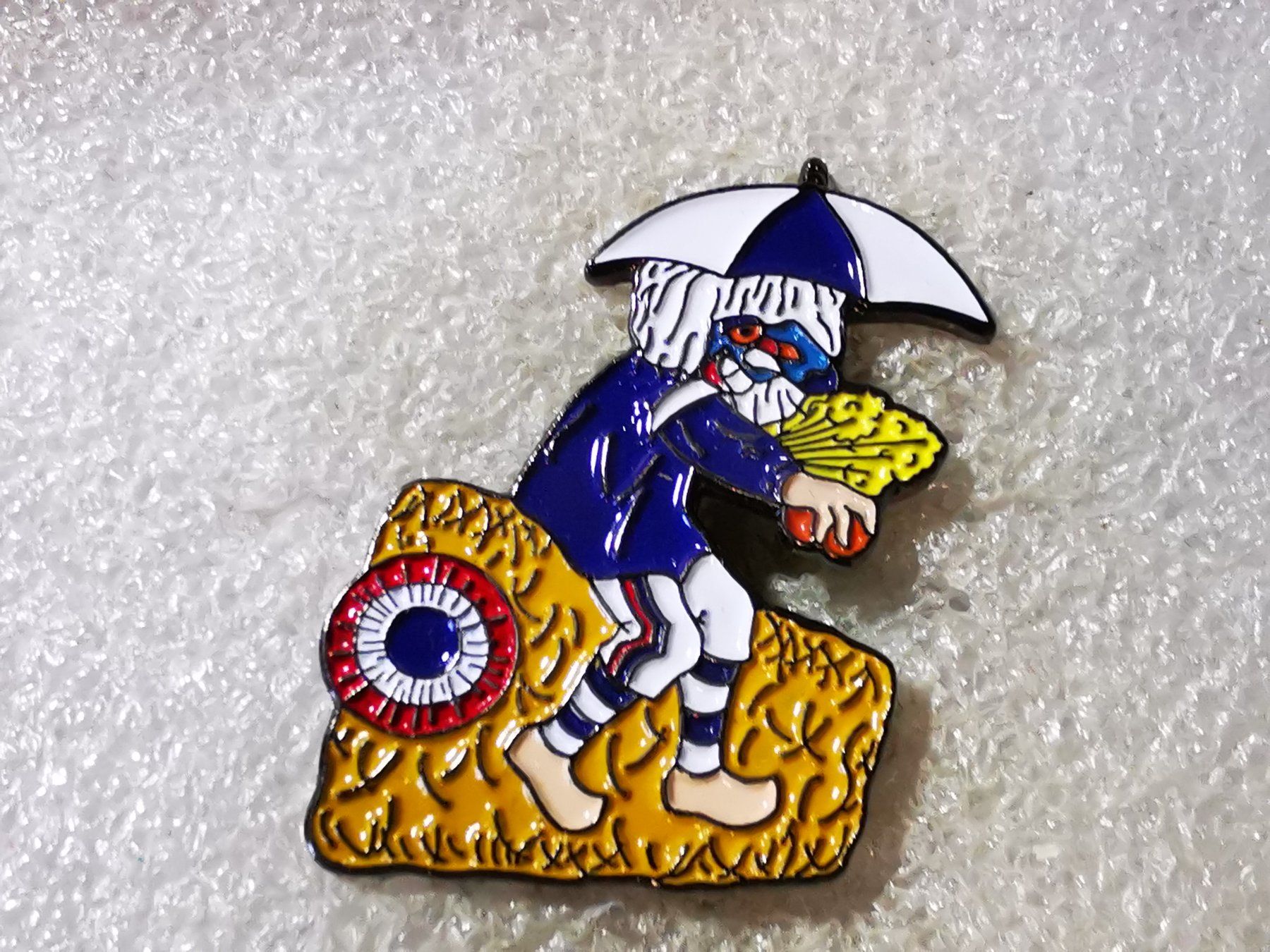 Placchette & Badge: Ansteckpin 95: – Usato da Oppligen venduto da Pin-Fall-Shop