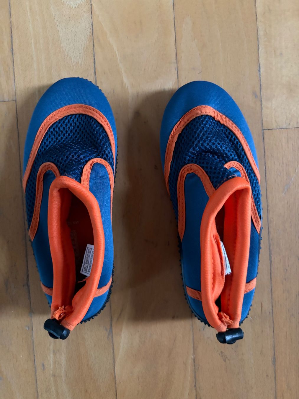 Scarpe da uomo: Kinder Badeschuhe Grösse 30 – Usato da Niederlenz venduto da Privatverkauf02