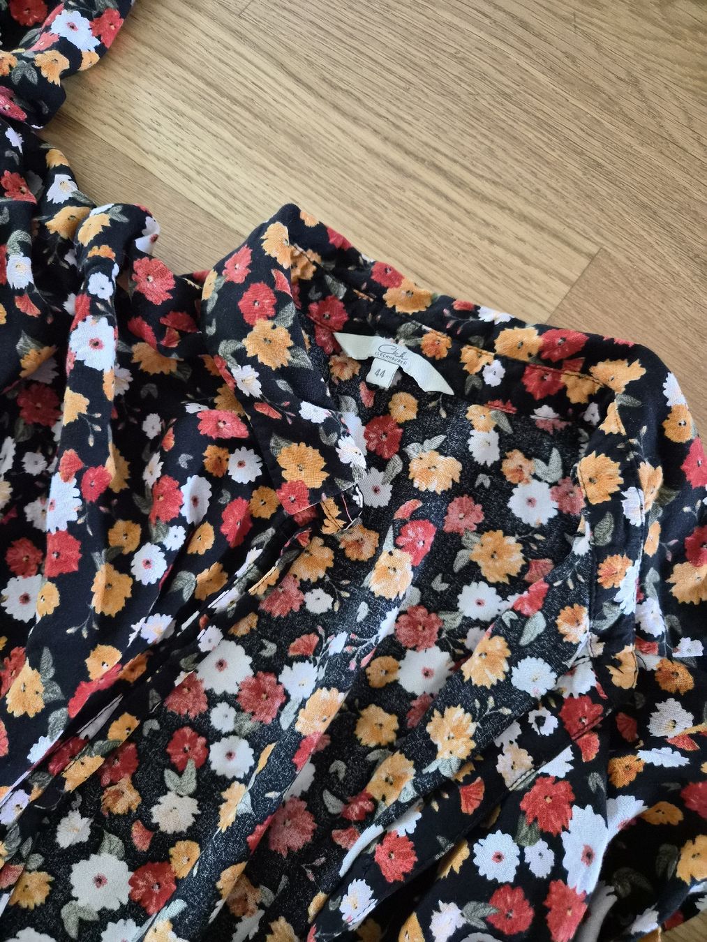 Kleider: Kleid Blumen – Gebraucht aus Spiez von LS9696 1
