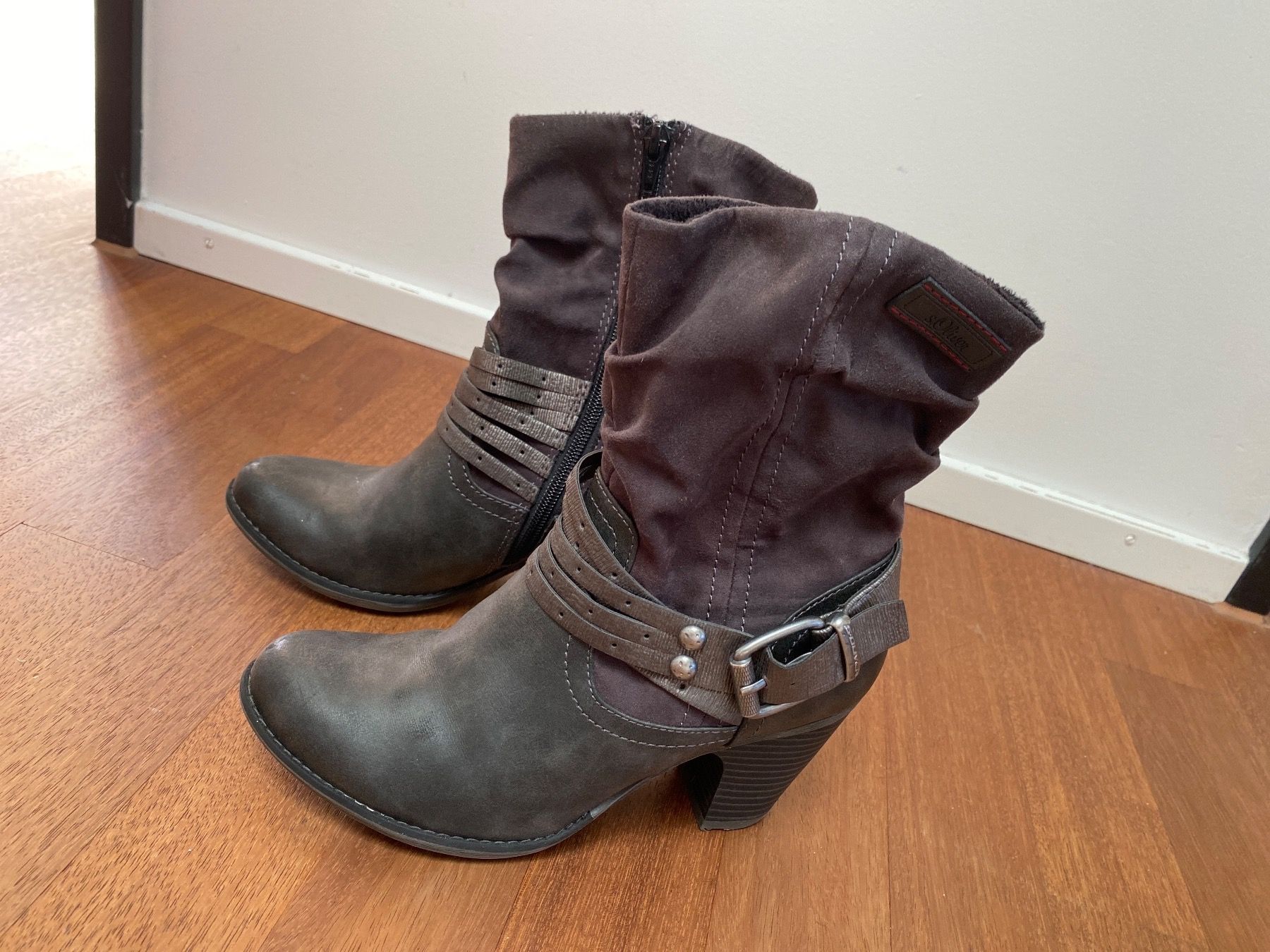 S.Oliver Damenschuhe: s.Oliver Stiefeletten - grau braun / 38 / Stiefel – Gebraucht aus St. Niklausen LU von Sundy01