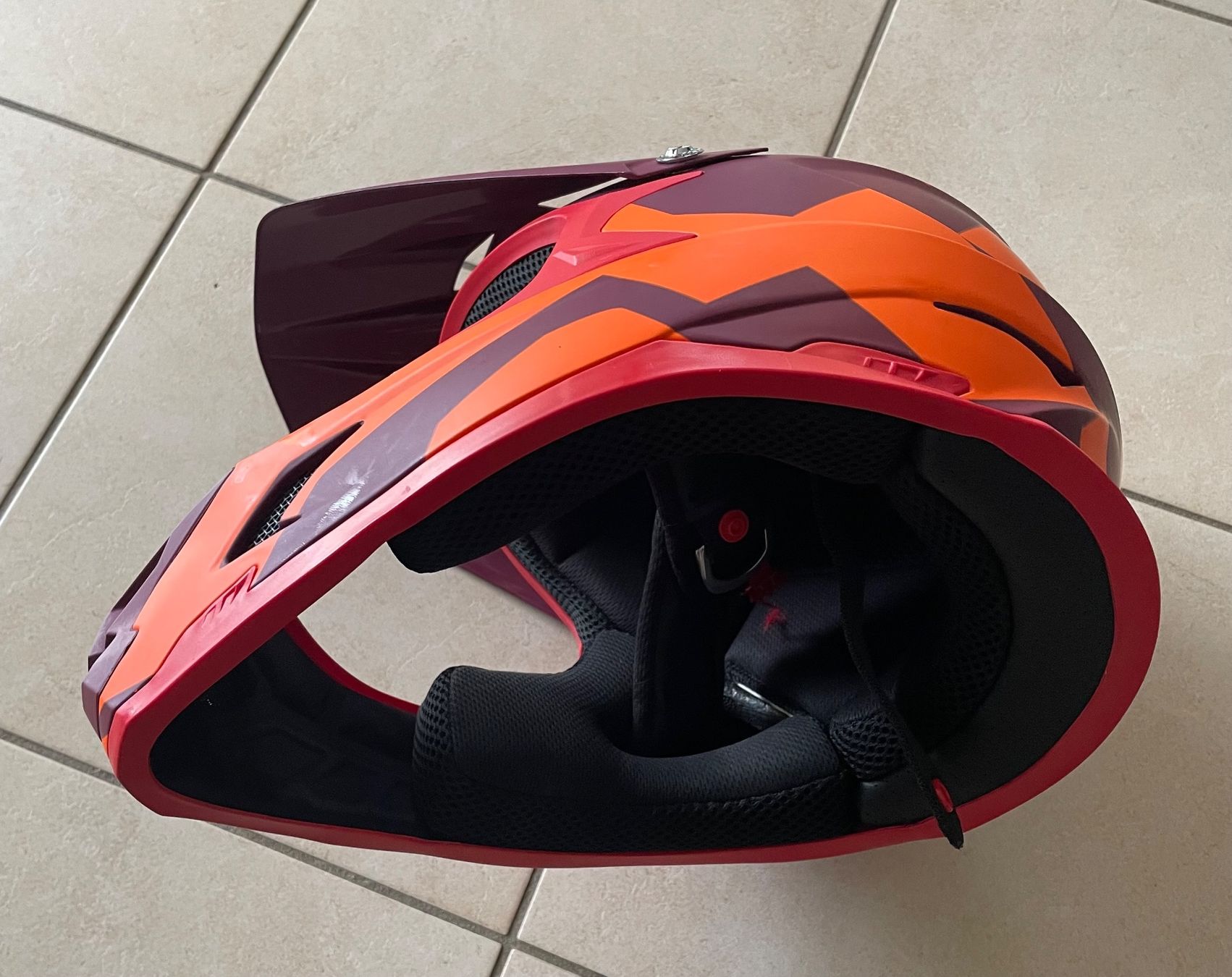 Decathlon Casques: Casque vtt cross – D'occasion à Gland par vca_88w9 2