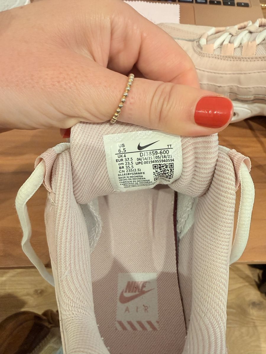 Nike Damenschuhe: Nike Schuhe 37,5 – Gebraucht aus Dotzigen von White_Warrior 1