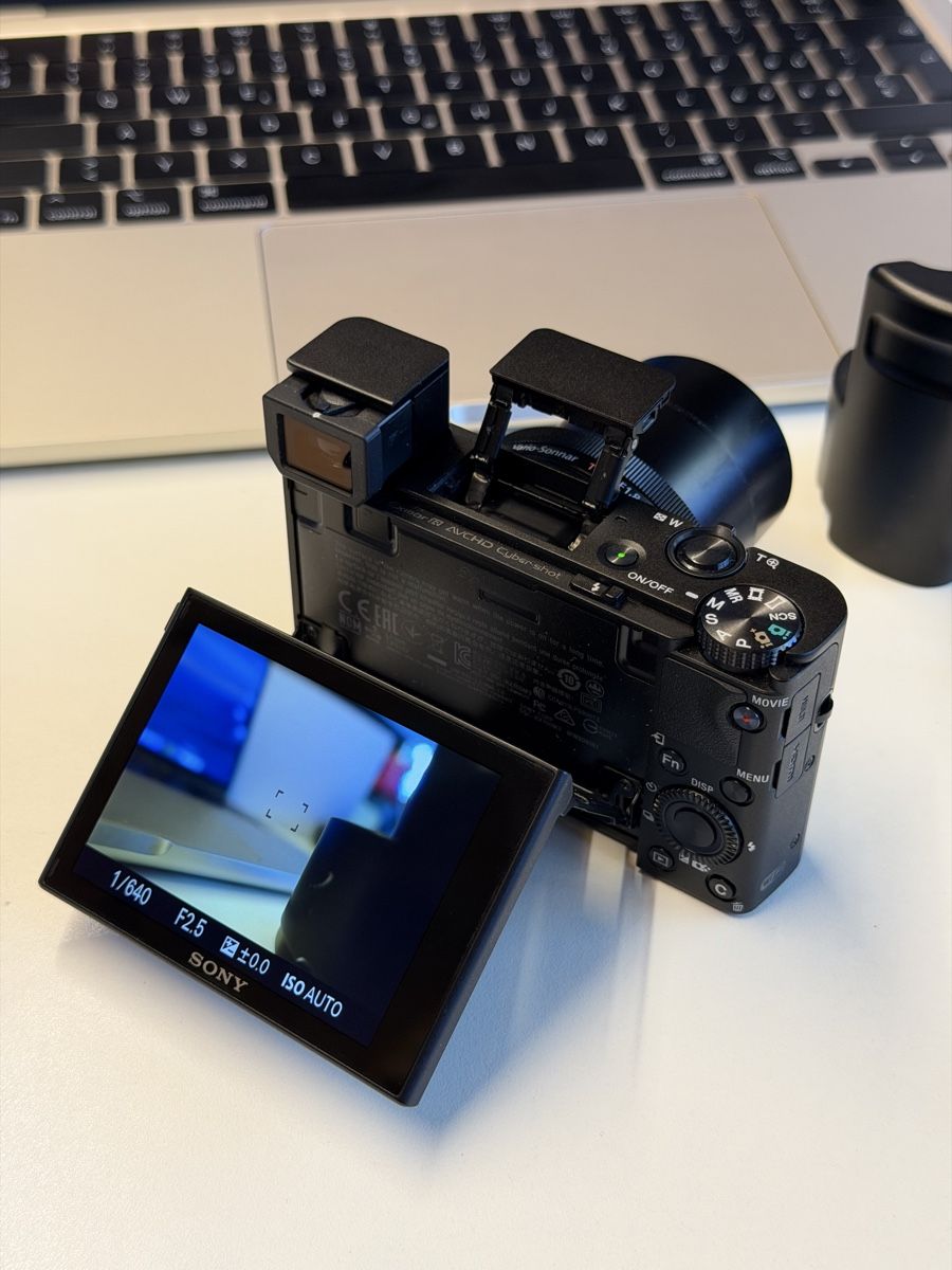 Sony Fotocamera: Sony RX100 III + 2 Batteries + Grip + Bag – Usato da Zürich venduto da idbronskiy 3