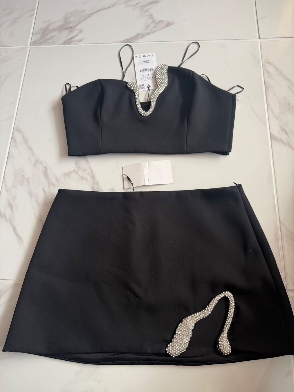 Zara Lotti di vestiti: ZARA SCHWARZES ZWEI-TEILE-SET MIT STRASS GR M – Nuovo (secondo la descrizione) da Arch venduto da ellaisa84