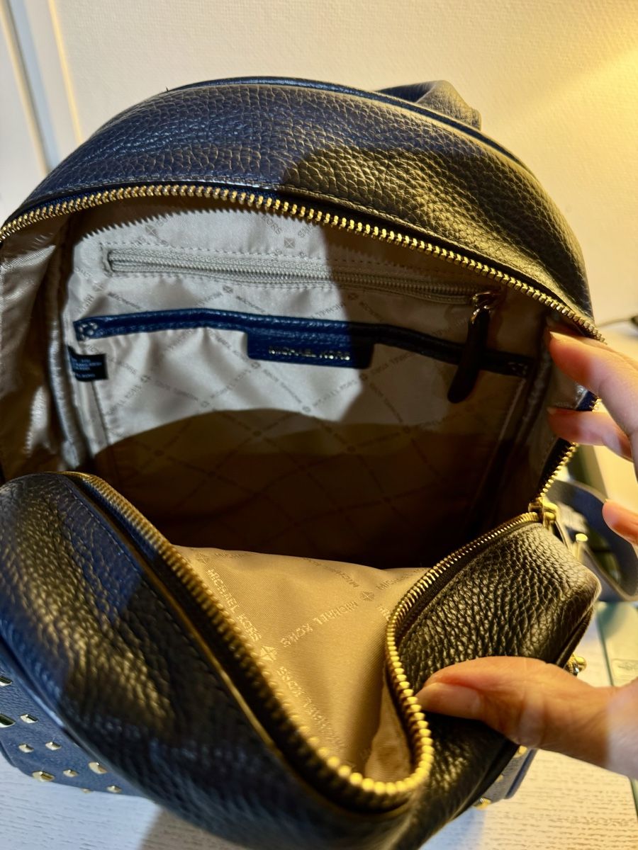 Michael Kors Zaini: Michael Kors Backpack navy blue gold studded – Usato da Hurden venduto da rac_wyf8 4