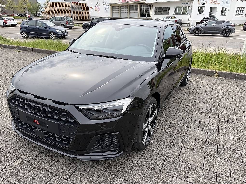 Automobili: A1 Sportback 8Fach bereift – Usato da Weinfelden venduto da Stwi8
