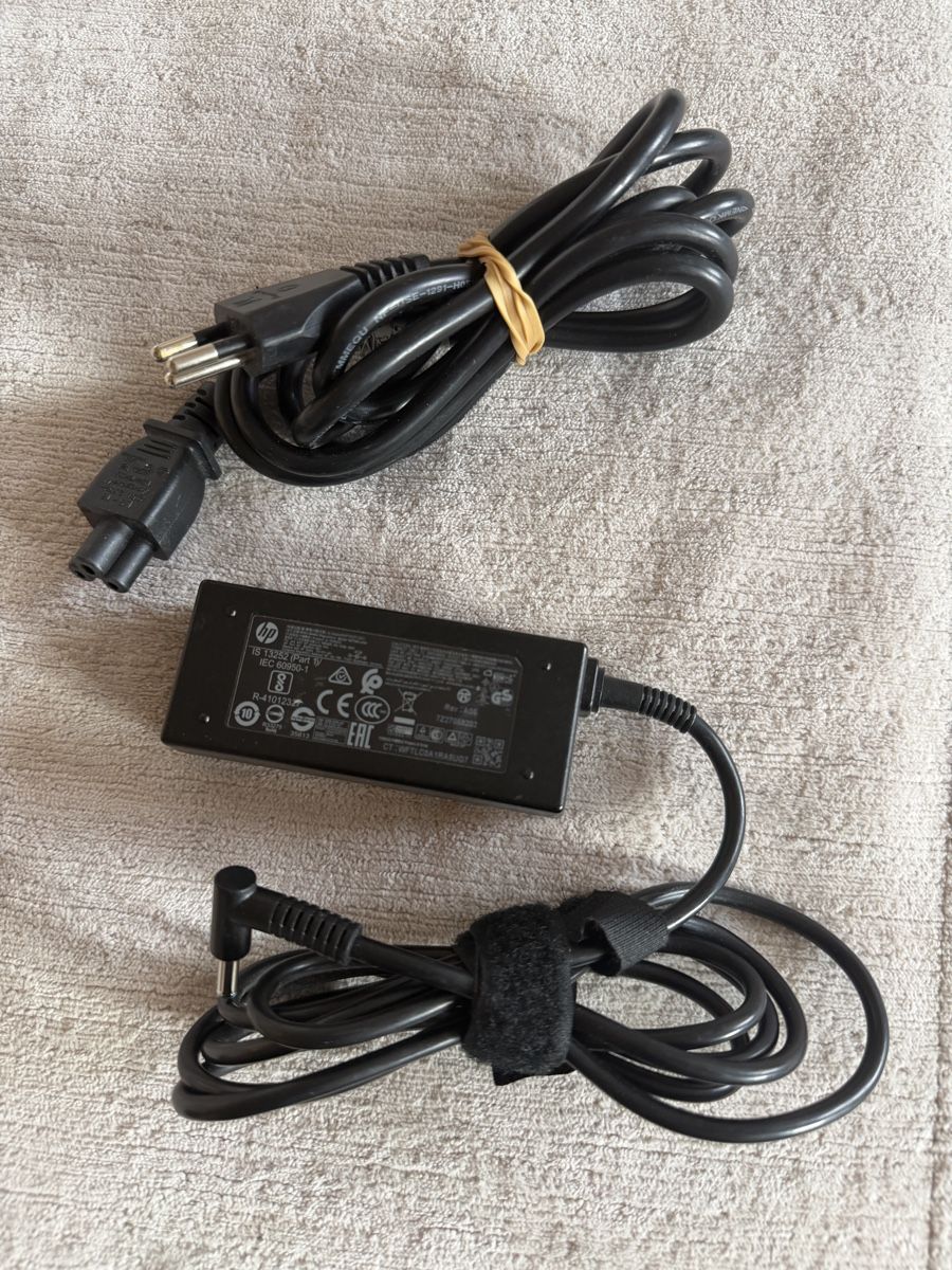 Hewlett Packard Caricabatterie: Chargeur HP Original - Parfait état ordinateur portable PC – Nuovo (secondo la descrizione) da Lausanne venduto da Stephaniesdressing