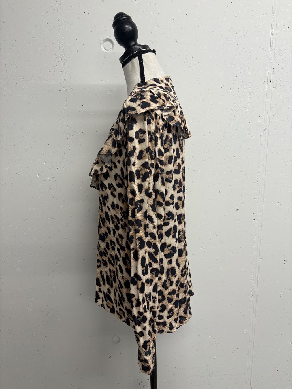 Blusen: Custommade Leichte Bluse mit Leo-Muster Gr. 38 Viskose – Neu (gemäss Beschreibung) aus Regensdorf von secondchancefashion 2