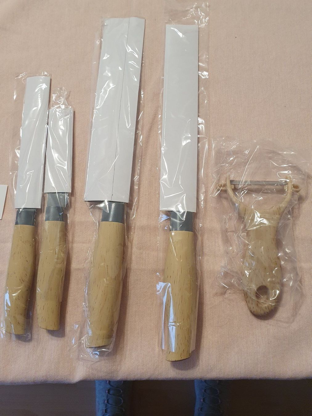 Messer: Messer Set 4 teilig mit Schäler 4 Sets und Schärfer – Neu und originalverpackt aus Klingnau von Fee1960 1