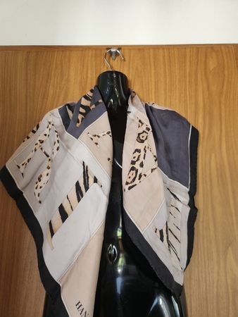 Foulard Hanae Mori 100% Soie motif léopard et zèbre