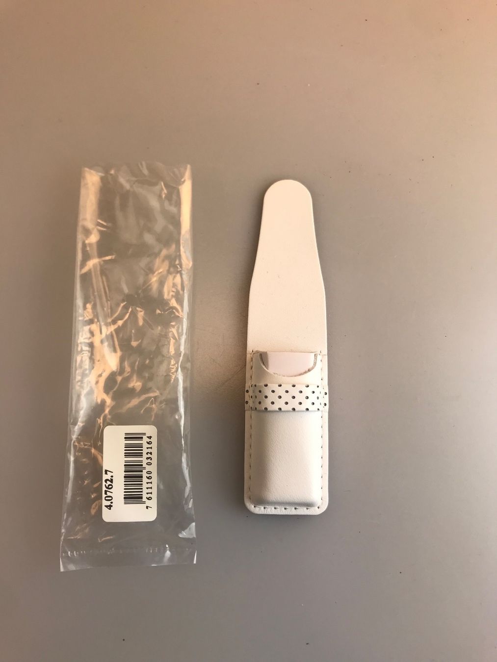 Victorinox Coltelli tascabile: Victorinox Lederetui weiss – Nuovo e nell'imballaggio originale da Dotnacht venduto da 007ym