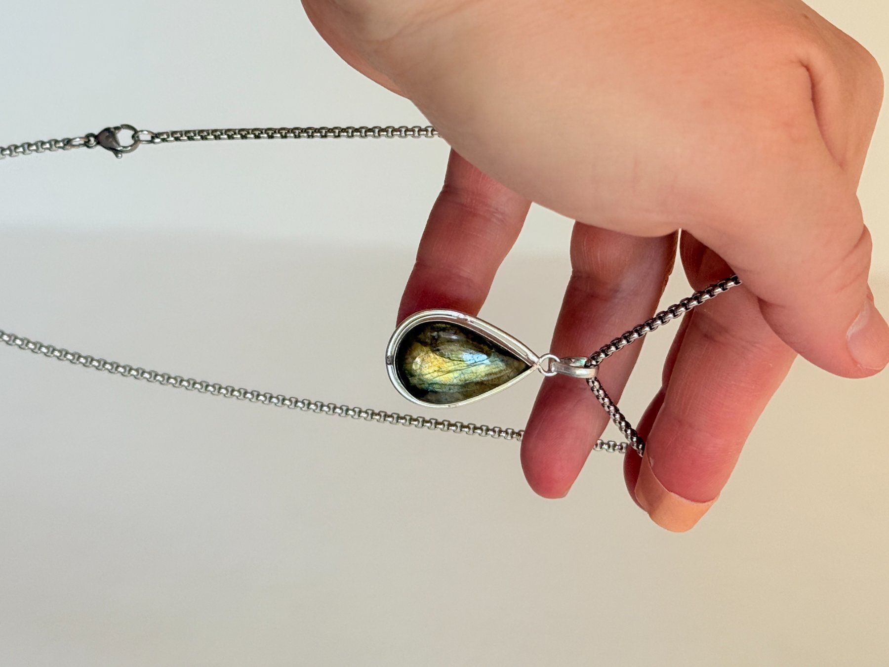 Ketten: Collier Labradorite, forme goutte d'eau – Neu und originalverpackt aus Genève von AWWA 2