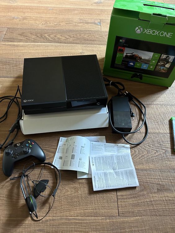 XBOX ONE 500 GB buy neuwertig mit Zubehör!