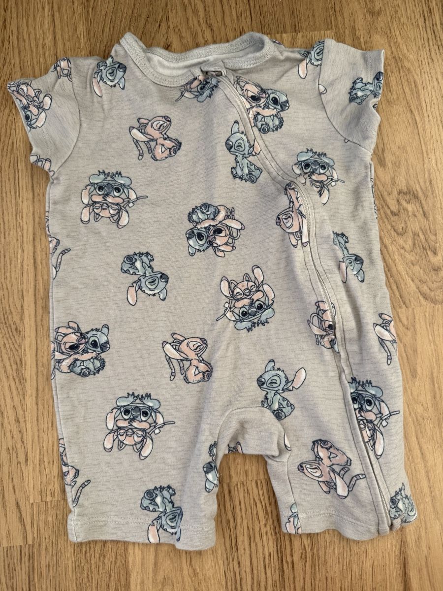 Kleiderpakete & -sets: 2er-Set Disney "Stitch" Sommer-Einteiler, Gr. 68 – Gebraucht aus Dottikon von dcwidmer 1