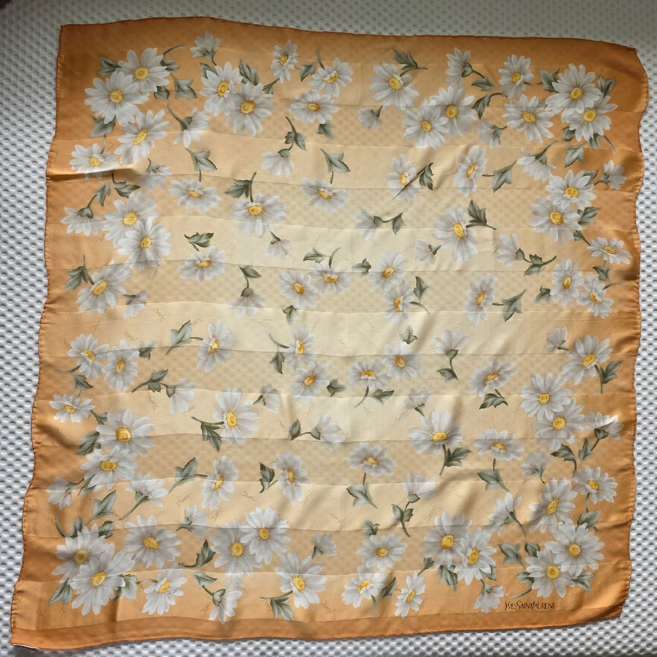 Saint Laurent Foulard & Sciarpe: YSL Seidentuch 86 × 86 cm – Nuovo (secondo la descrizione) da Zürich venduto da LIMAR 7