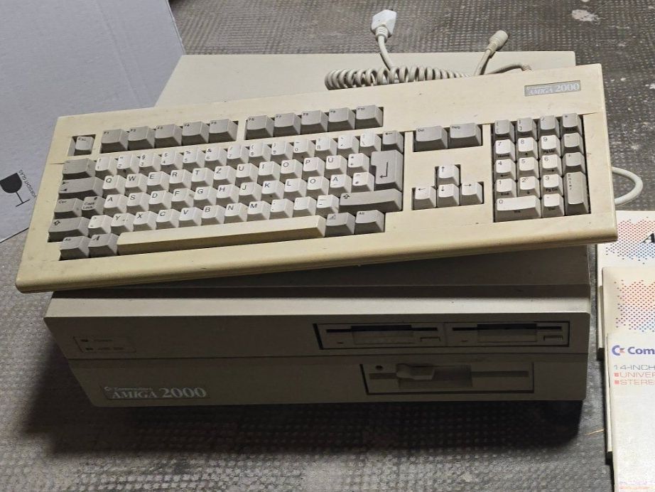 Commodore PC: AMIGA 2000 inkl. Professional Page – Usato da Binningen venduto da schobber 1