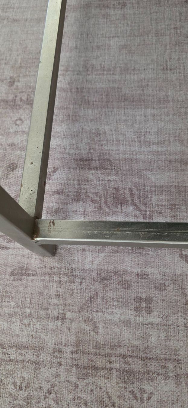 Tavoli: Couchtisch mit geschnitzter, alter, Holzplatte – Usato da Zürich venduto da tabita 4