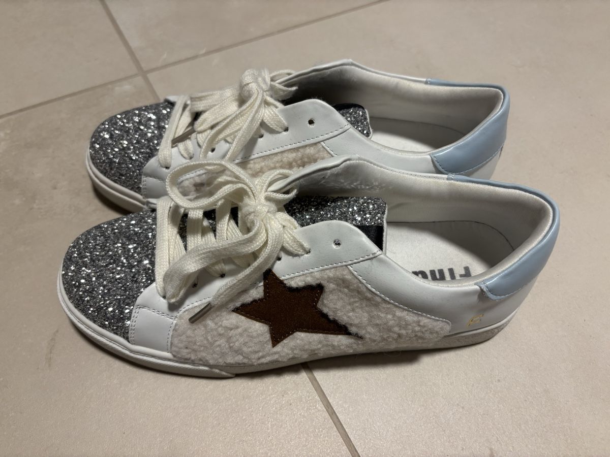 Damenschuhe: Sneaker – Gebraucht aus Winkel von FM99 2