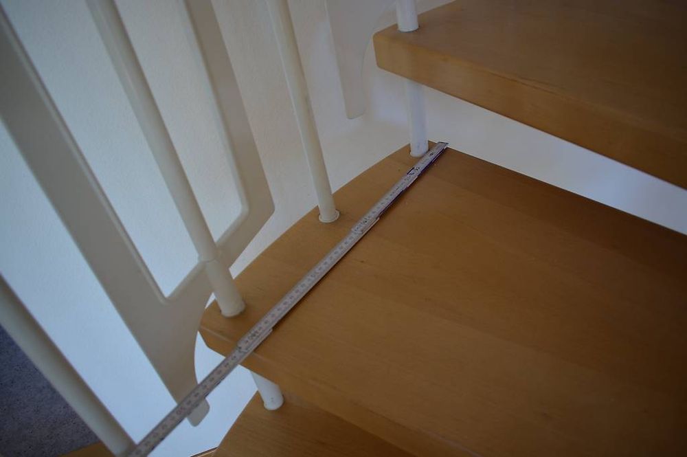 Treppen: Massive Wendeltreppe aus Buche zu verkaufen (Weiss) – Gebraucht aus Bonstetten von introwertyk 3