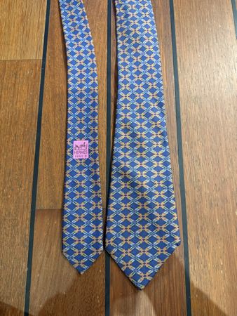 Cravate Hermès en soie, bleue, motif géométrique