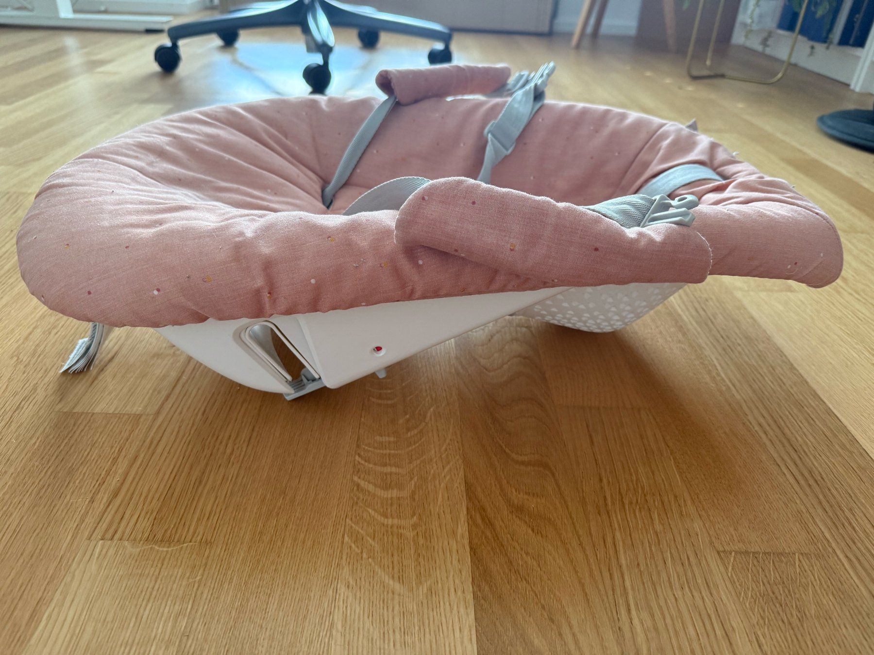 Stokke Seggioloni: Stokke Tripp Trapp Newborn Schale rosa – Usato da Zürich venduto da bpoblocka 1