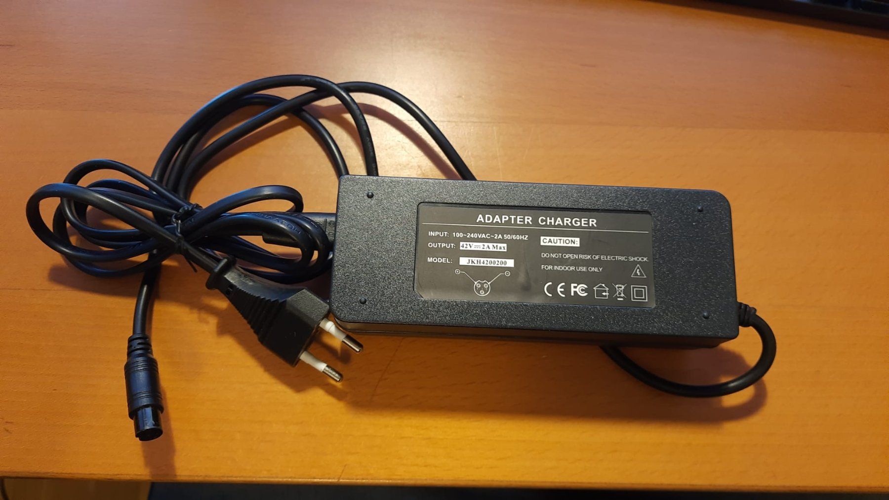 Ladegeräte: AC Adpater JKH4200200 – Gebraucht aus Zürich von balin777