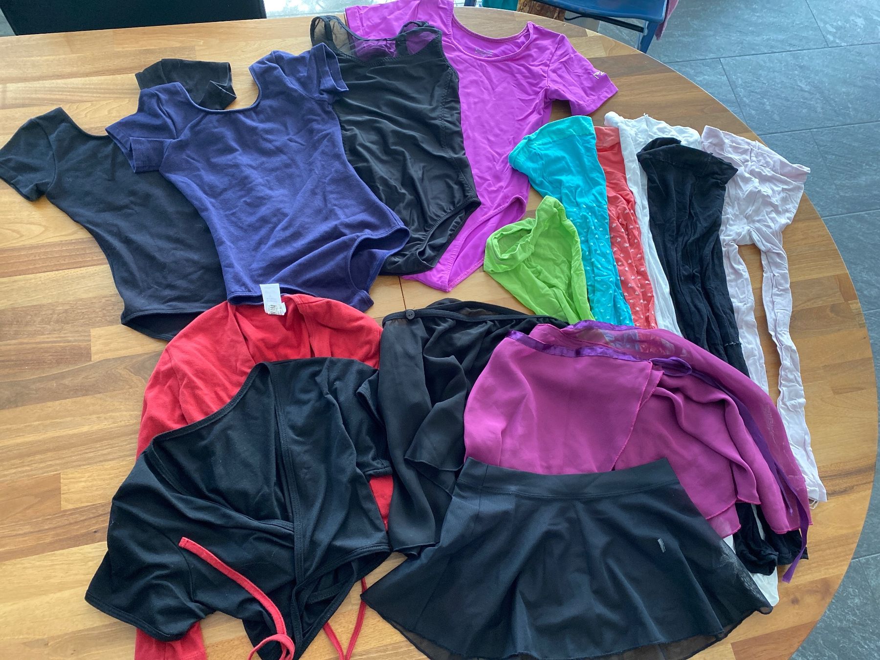 Lotti & Set di vestiti: Ballett Kleiderpacket 4-7 jährig – Usato da Lotzwil venduto da kj78