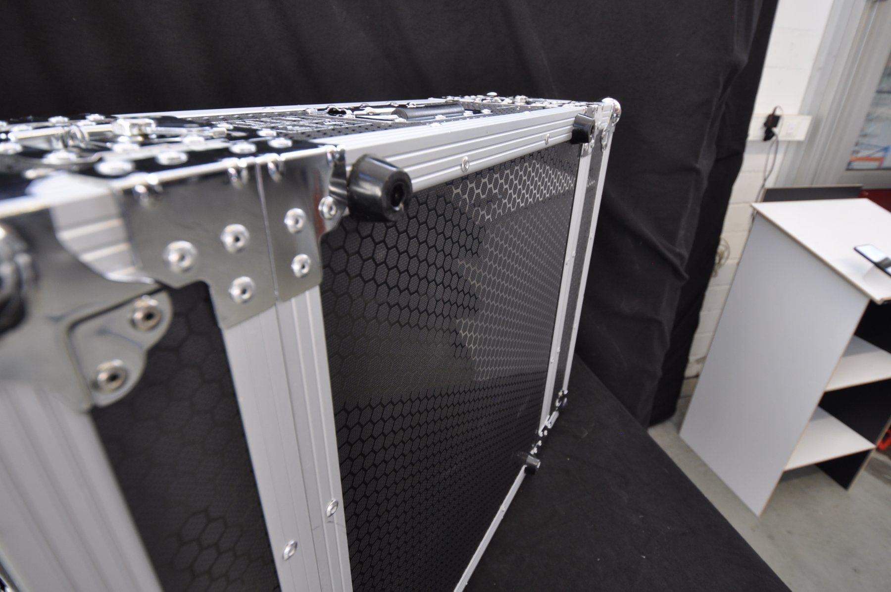Valigie: Pixelhue Flightcase – Massgefertigt & Robust 4HE – Nuovo e nell'imballaggio originale da Burgdorf venduto da WHITELIGHT3400 1