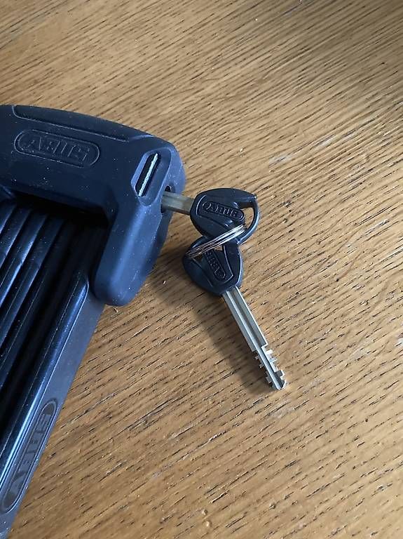 Lucchetti: Cadenas vélo haute sécurité ABUS avec support – Nuovo e nell'imballaggio originale da Choëx venduto da Yaya_11 1