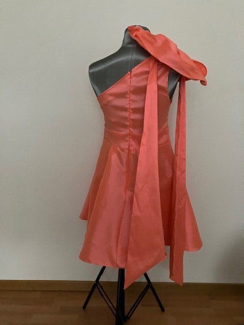 Kleider: Robe asymétrique corail taille M  AOMEI – Gebraucht aus Marin-Epagnier von rchouchouu 1
