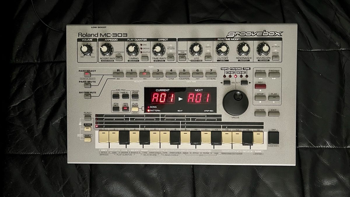 Roland Strumenti musicali: Roland MC-303 – Usato da Zürich venduto da Scrambler74