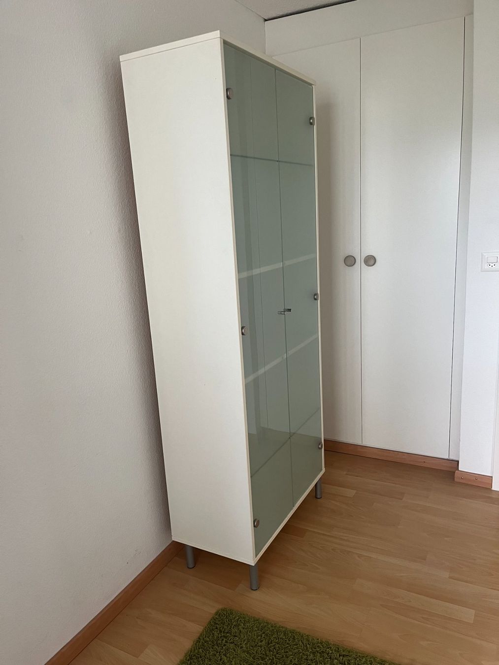 Armadi: Schrank mit Glastüren – Usato da Hünenberg venduto da ret_y2rp 2