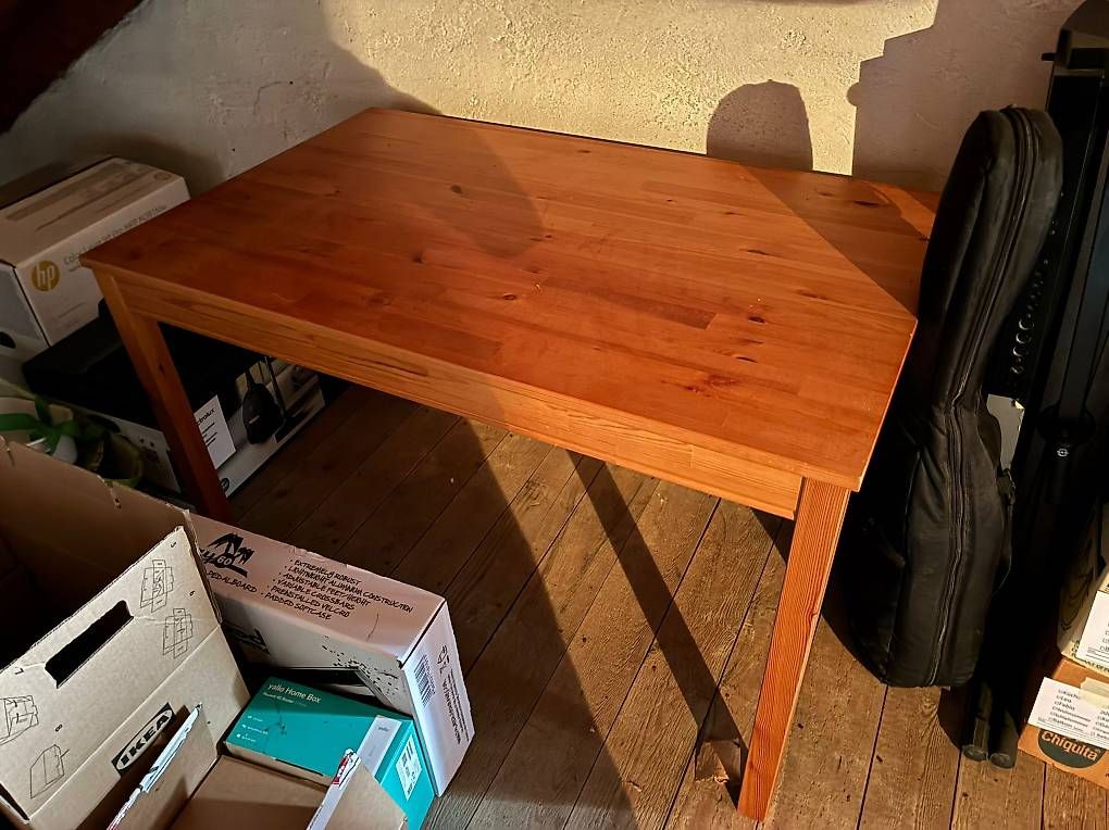 Tavoli: Schöner Holztisch – Usato da Bern venduto da Fabiobernardi
