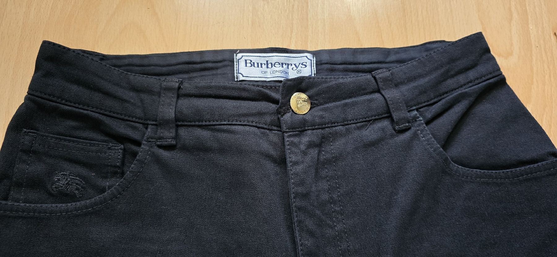 Burberry Jeans: schwarze Jeans Gr.38 – Usato da Oberbipp venduto da Meaw13 1