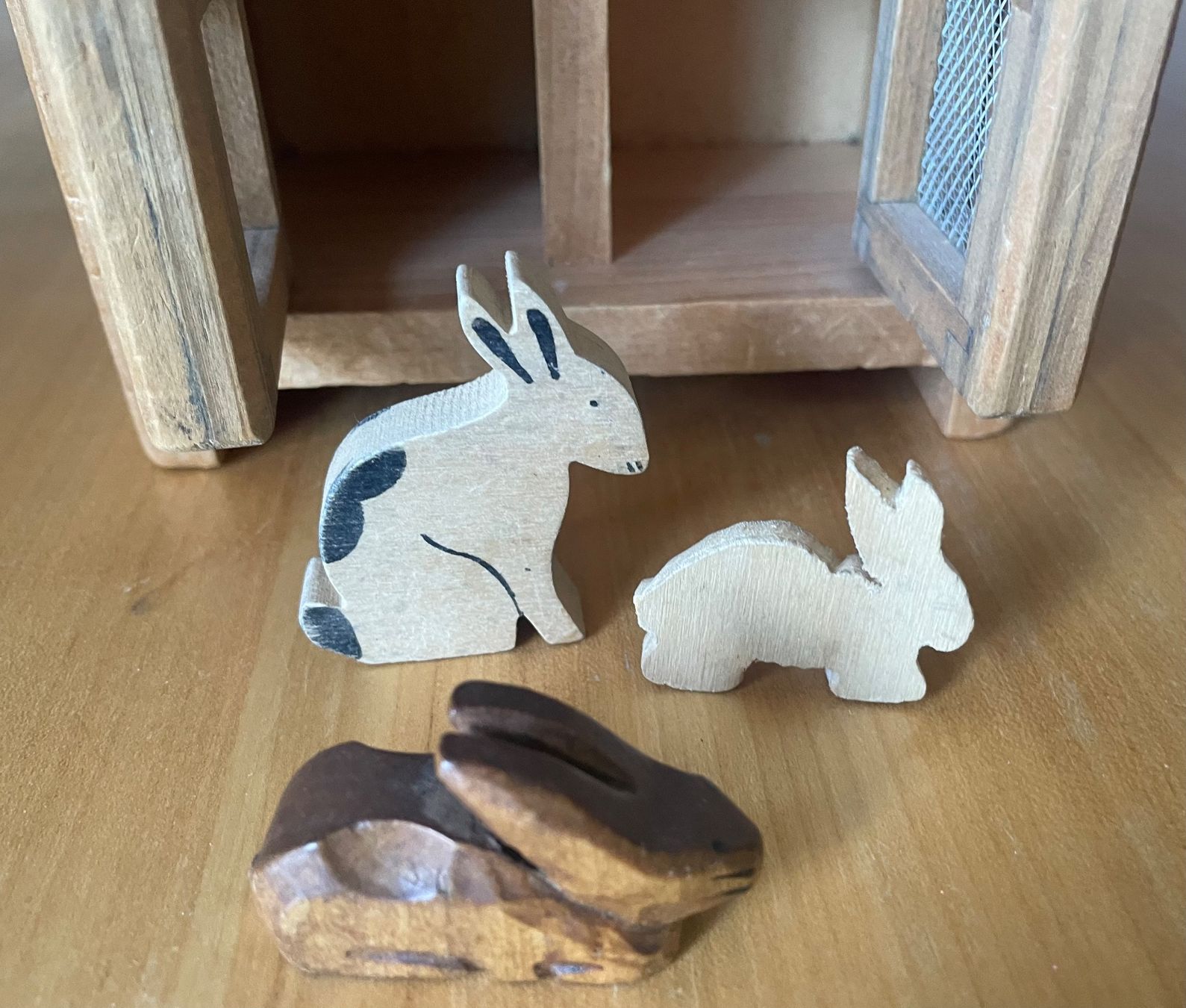 Giocattoli: Hasenstall aus Holz mit 3 Hasen – Usato da Zuerich venduto da poeteterli 2