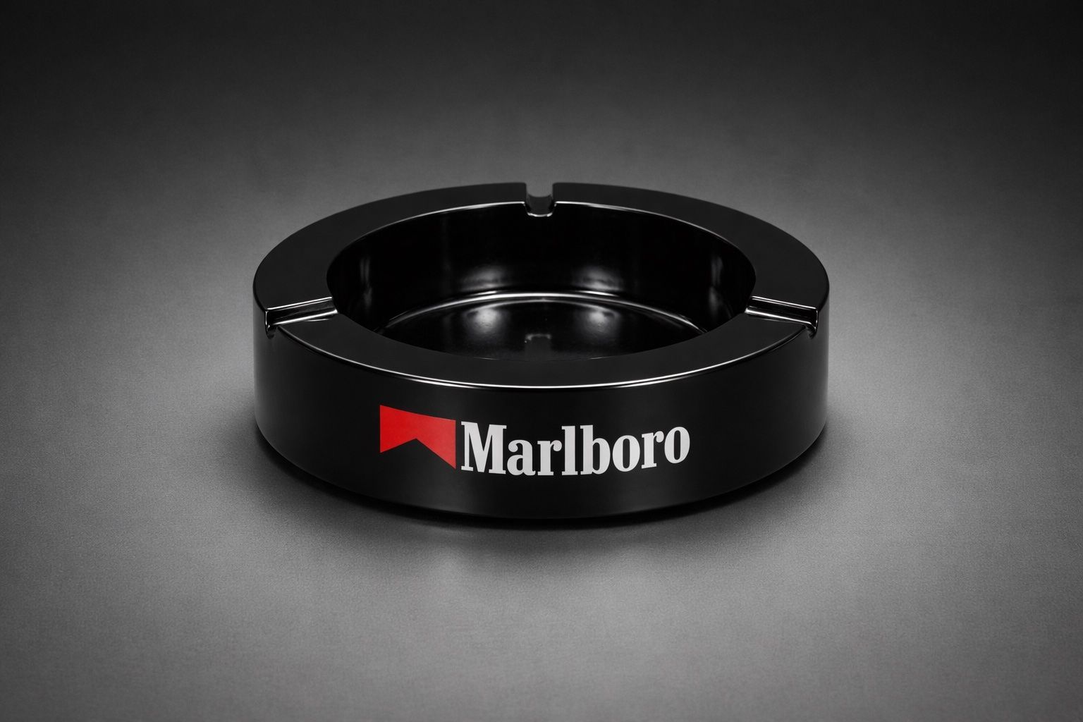 Marlboro Portacenere: Aschenbecher Marlboro – Usato da Leuk-Stadt venduto da 2thcircle