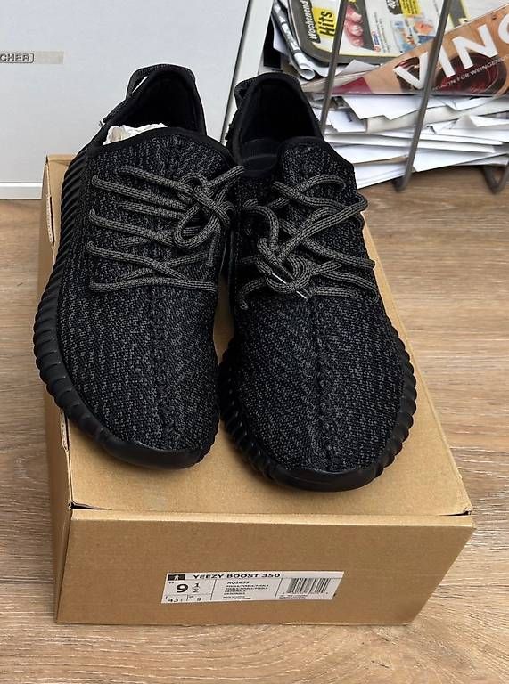 Scarpe da uomo: Yeezy Pirate Black NEU – Usato da Fällanden venduto da vucim02