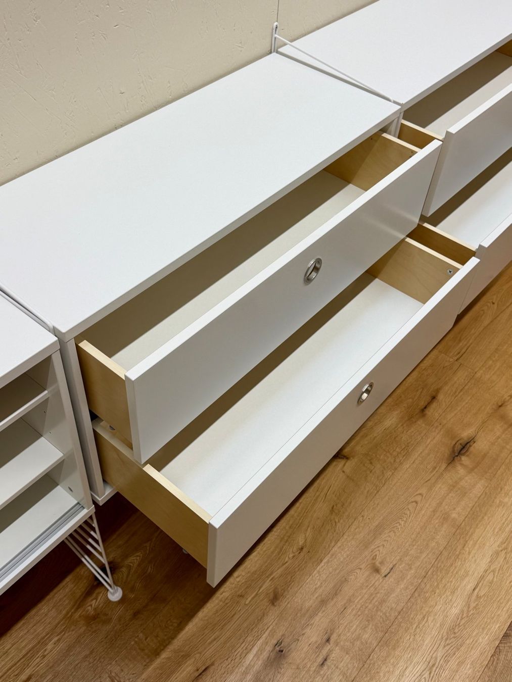 String Regale: String System Regal + Sideboard weiss, neuwertig (Original) – Gebraucht aus Oberkirch LU von petitefashion 2