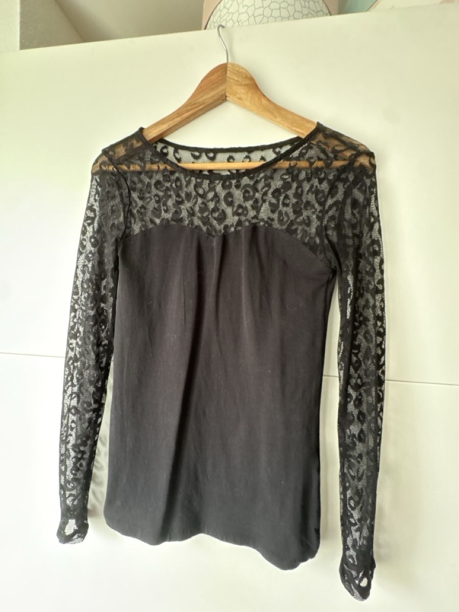 T-shirt: Maglia nera con maniche in pizzo – Usato da Camorino venduto da laisi83