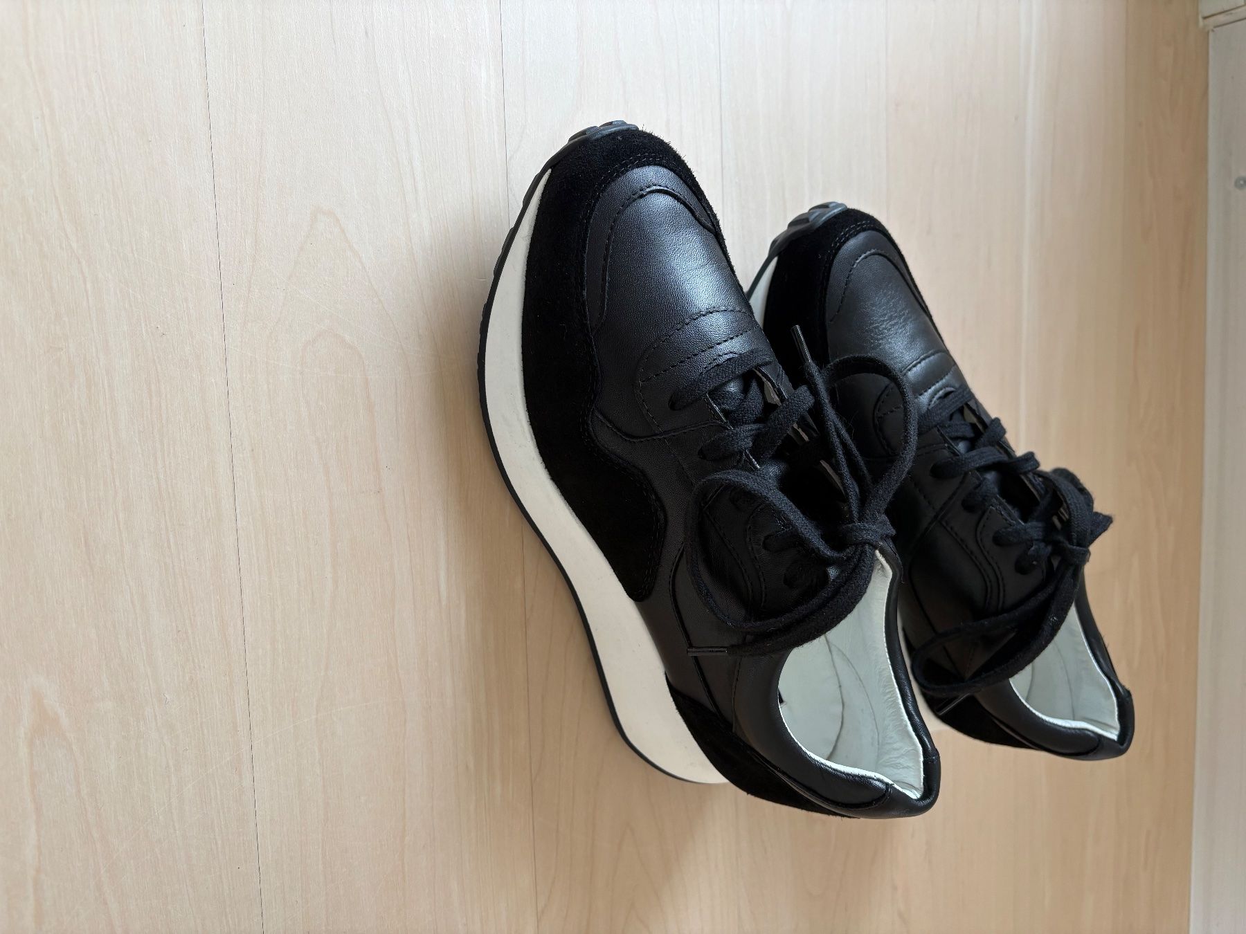 Scarpe da donna: NEUE Sneaker (Gino Rossi) Gr.37 – Nuovo (secondo la descrizione) da Gossau SG venduto da Black-Queen 1