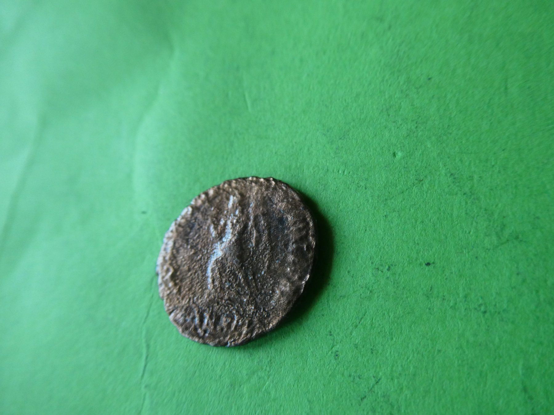 Alle Münzen: uralte Bronzemünze  16 mm     1.82 g – Gebraucht aus Hinterforst von Rohusri 3