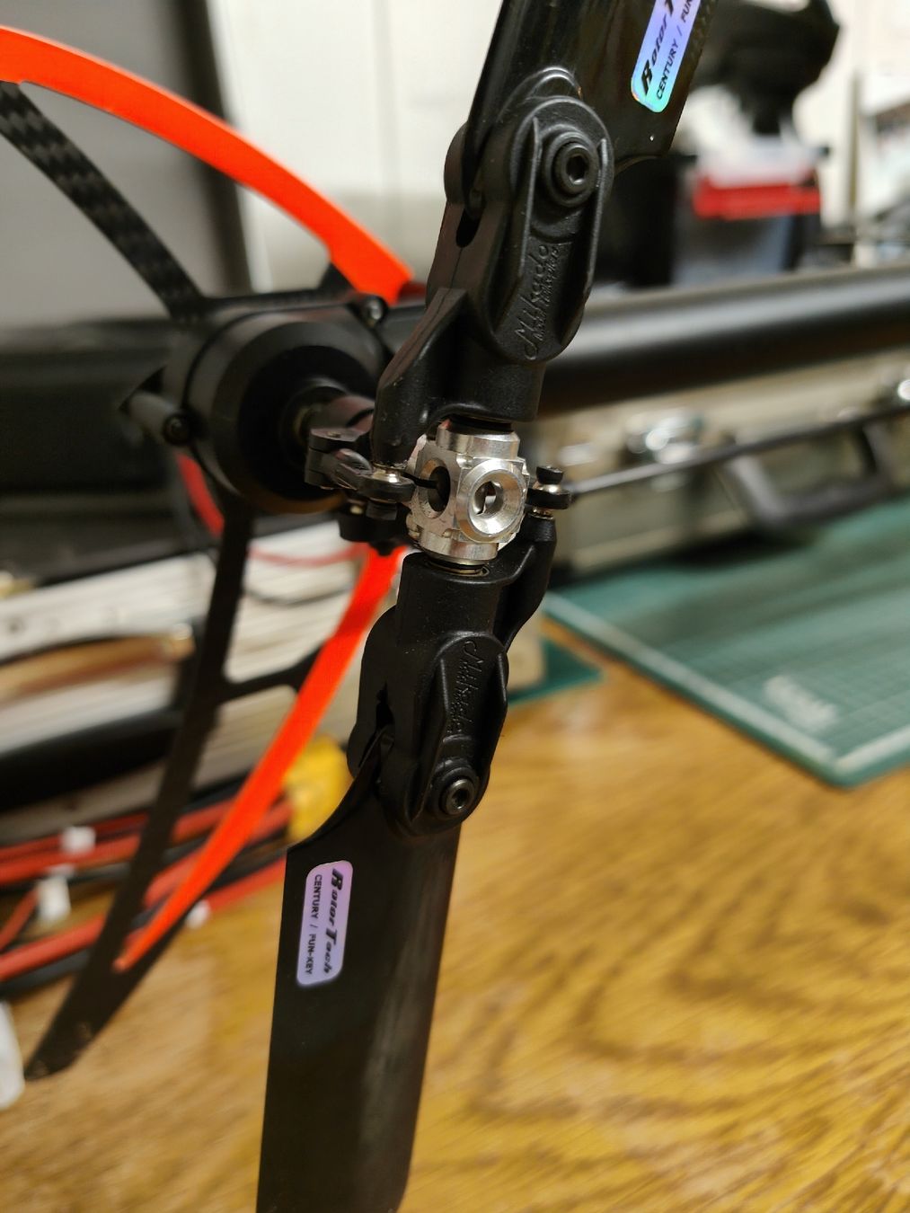 RC Modellbau: Mikado Logo 700 – Gebraucht aus Villarlod von  1