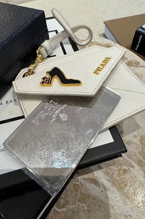 Prada Portafogli: PRADA GELDBÖRSE / TASCHENANHÄNGER – Nuovo (secondo la descrizione) da Schwyz venduto da bofb 5