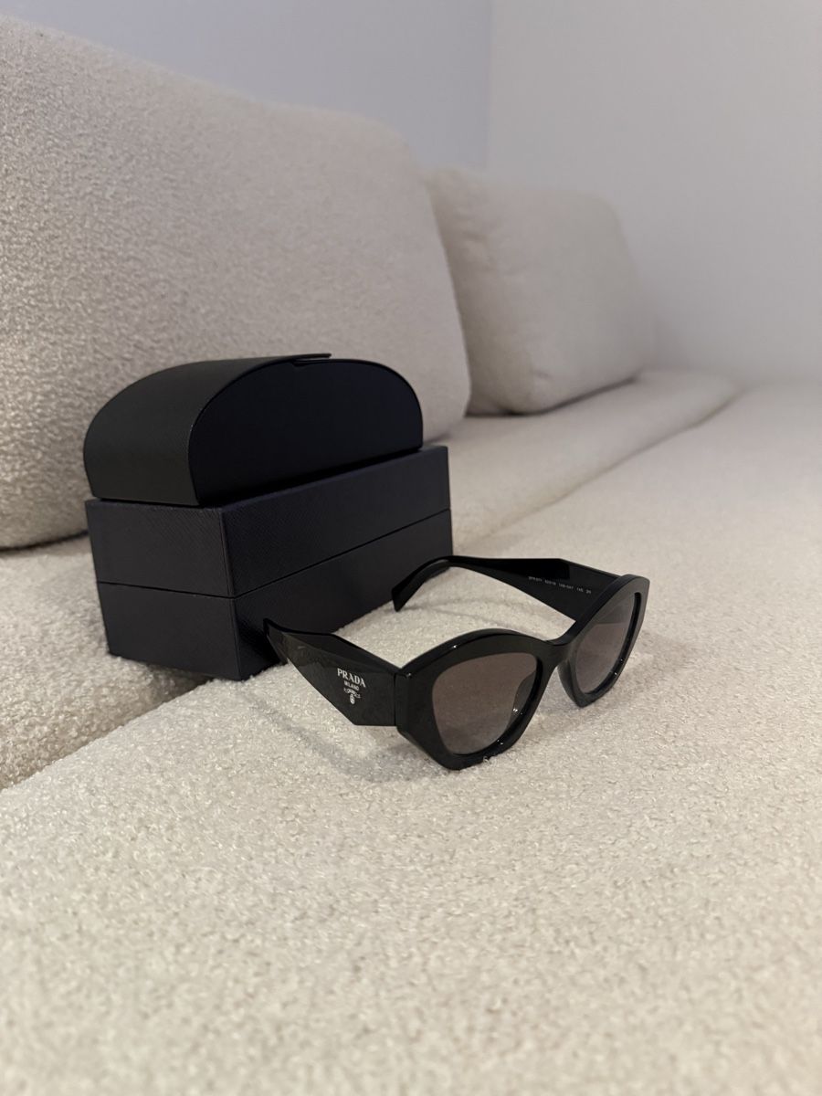 Prada Occhiali & Lenti: Prada Sonnenbrille – Nuovo (secondo la descrizione) da Kaiseraugst venduto da senakaya