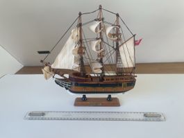 Historisches Holzmodell „H.M.S Bounty“