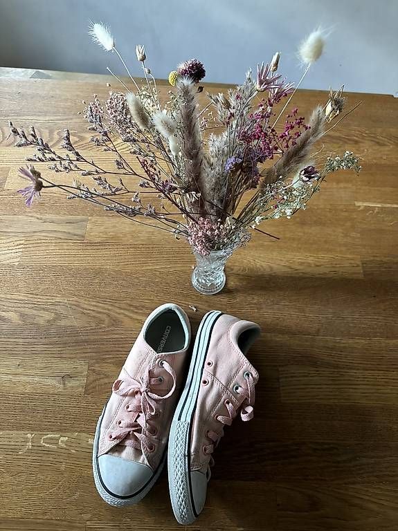 Scarpe da donna: Neuwertige Damen-Converse – Usato da Bäretswil venduto da Vanessia